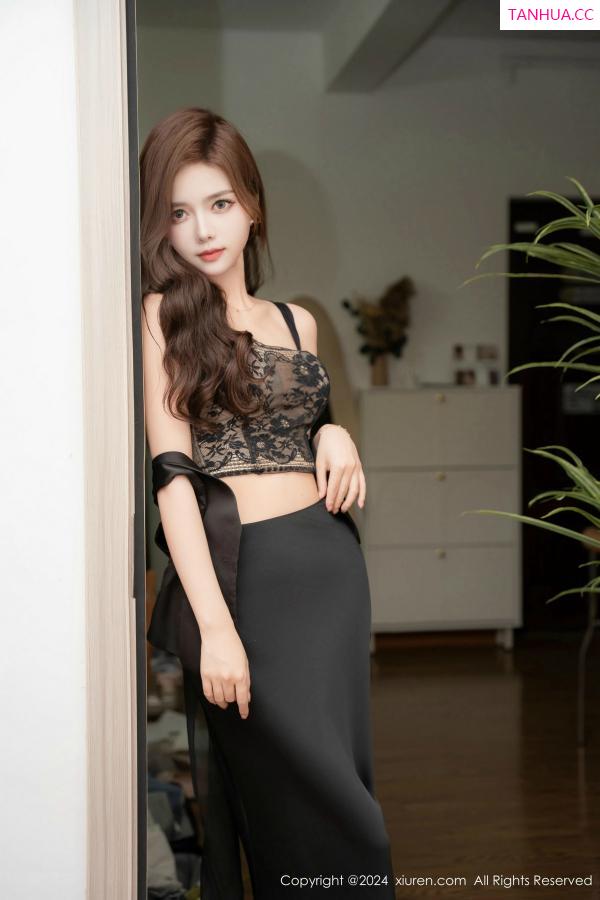   [XiuRen]高清写真图 2024.11.27 No.9511 拍黄瓜girl 美腿性感第10张图片